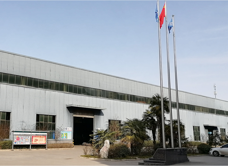 宝鸡宝钛精密锻造有限公司是由宝鸡钛业股份有限公司、宝鸡拓普达钛业有限公司、宝鸡锐邦钛业有限公司三方合资共同组建，成立于2021年，位于陕西省宝鸡市高新区产丰路西段6号，注册资本贰亿元，固定资产2.6亿，占地面积87亩，建筑面积4万平方米。公司以生产原材料、生产设备、技术人才等为基础，提升加工工艺水平，为锻造产业贡献力量。